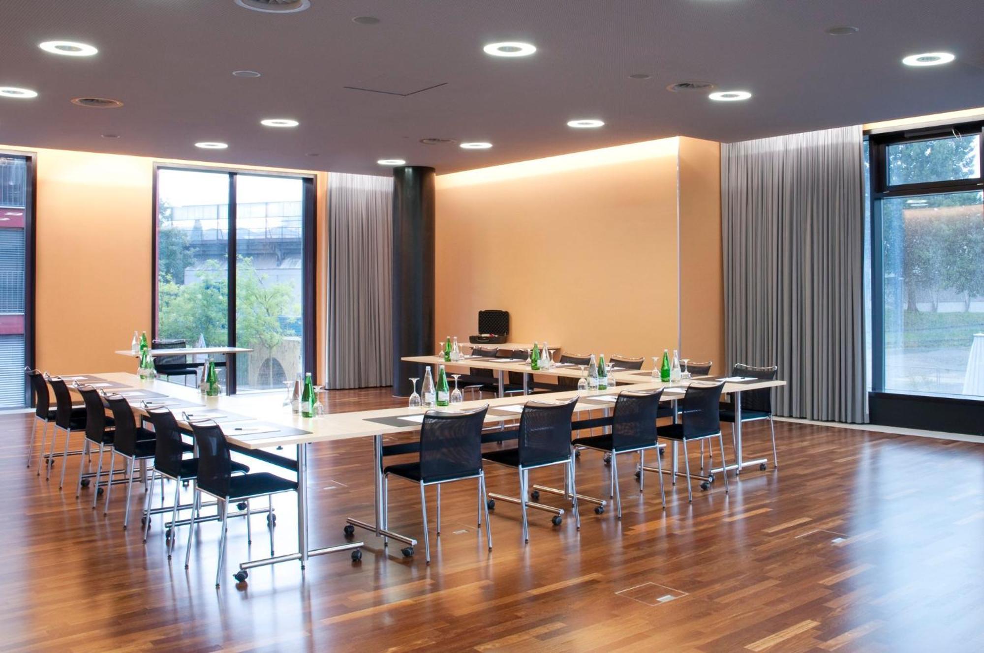 Hotel Messe By Ihg Zürich